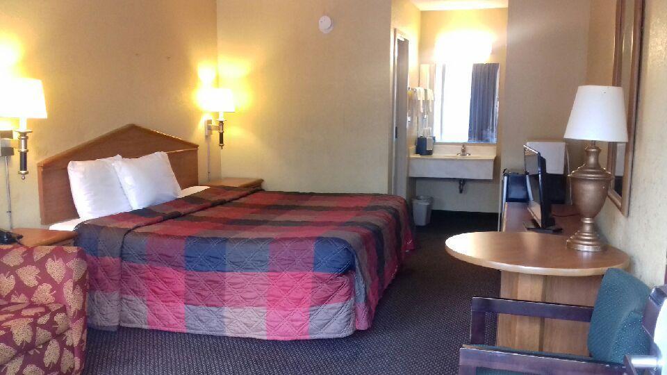 Budgetel Inn And Suites Бирмингам Екстериор снимка