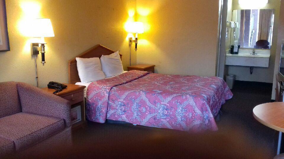 Budgetel Inn And Suites Бирмингам Екстериор снимка