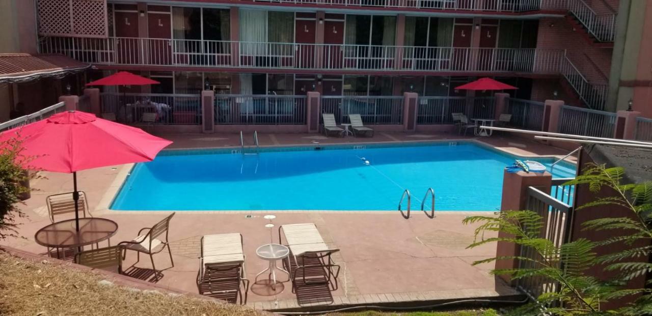 Budgetel Inn And Suites Бирмингам Екстериор снимка