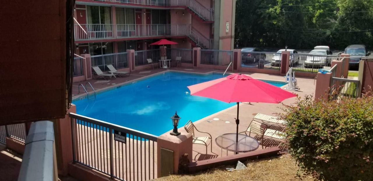 Budgetel Inn And Suites Бирмингам Екстериор снимка