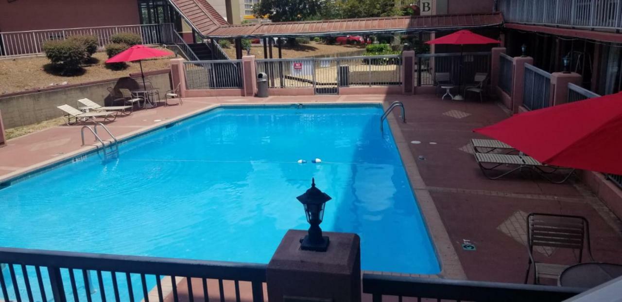 Budgetel Inn And Suites Бирмингам Екстериор снимка